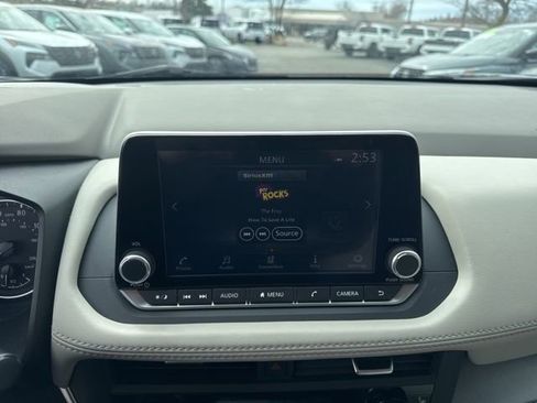 Used 2023 Nissan Rogue SV w/ SV Premium B Package image 15