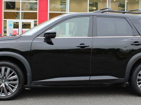 Certified 2024 Nissan Pathfinder SL w/ SL Premium Package image 9