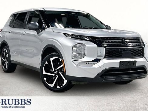 Used 2022 Mitsubishi Outlander ES FWD image 1