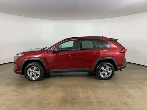 Used 2022 Toyota RAV4 XLE w/ XLE Grade Weather Package AWD/4WD image 16