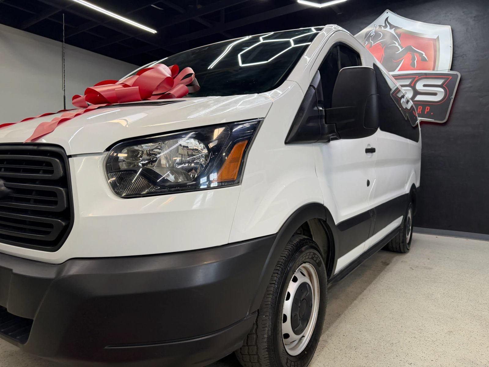 Used 2019 Ford Transit 150 XL RWD image 4