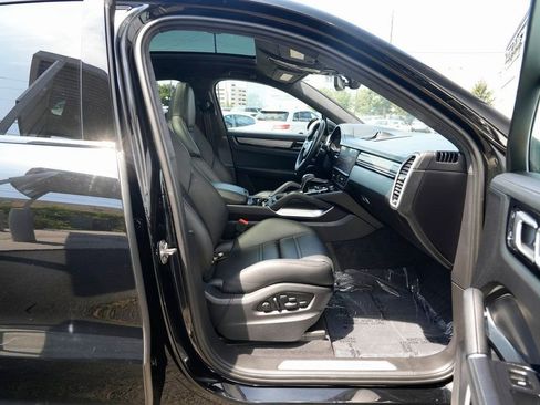 Used 2022 Porsche Cayenne Turbo image 20