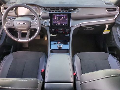 New 2025 Jeep Grand Cherokee L Altitude image 16