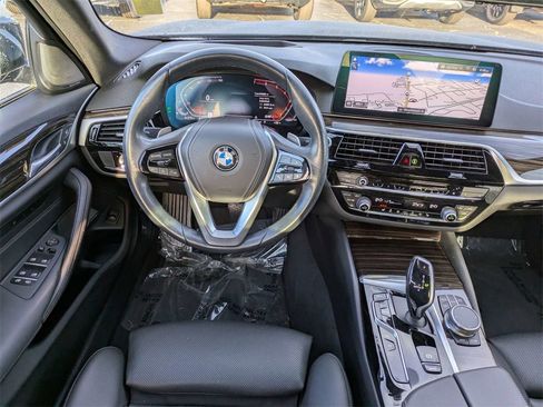Used 2021 BMW 530i w/ M Sport Package image 15
