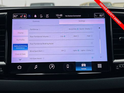 Used 2023 Chrysler Pacifica Touring-L image 8