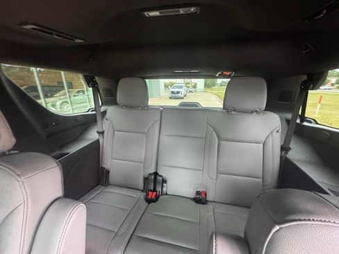 Used 2024 Chevrolet Tahoe Z71 w/ Luxury Package AWD/4WD image 19