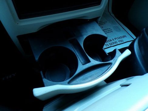 Used 2014 Chrysler Town & Country Touring image 28