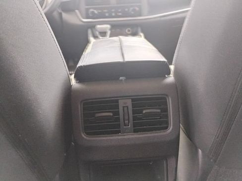 Used 2024 Nissan Rogue S AWD/4WD image 11