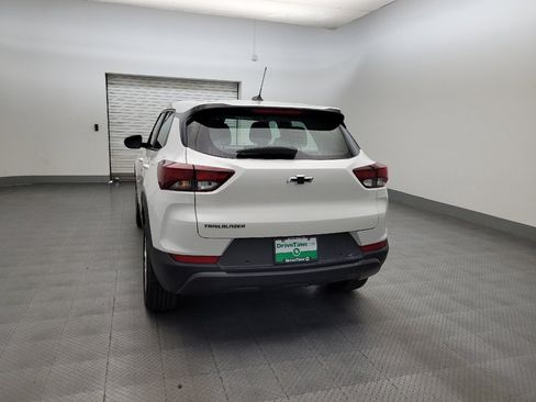 Used 2021 Chevrolet TrailBlazer LS w/ LPO, Blackout Package FWD image 6