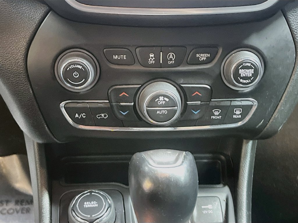 Used 2023 Jeep Cherokee Altitude Lux w/ Lux Elite Package AWD/4WD image 16
