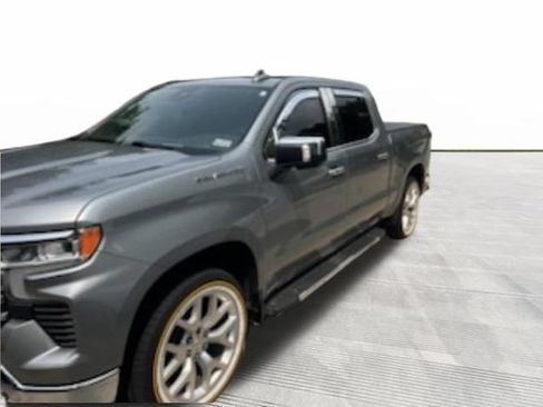 Used 2023 Chevrolet Silverado 1500 LTZ AWD/4WD image 3