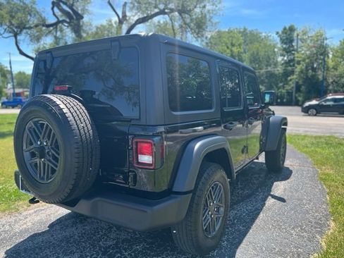 Used 2024 Jeep Wrangler Unlimited Sport AWD/4WD image 8