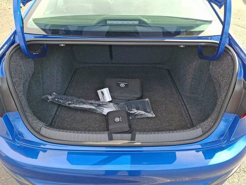 Used 2022 Volkswagen Jetta SE image 29