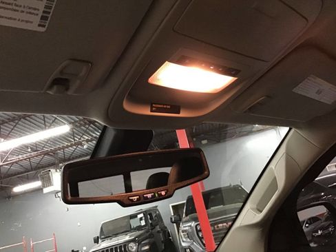 Used 2017 Chevrolet Colorado Z71 w/ LPO, Premium Interior Package image 19