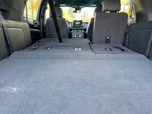 Used 2024 GMC Yukon XL SLT image 16