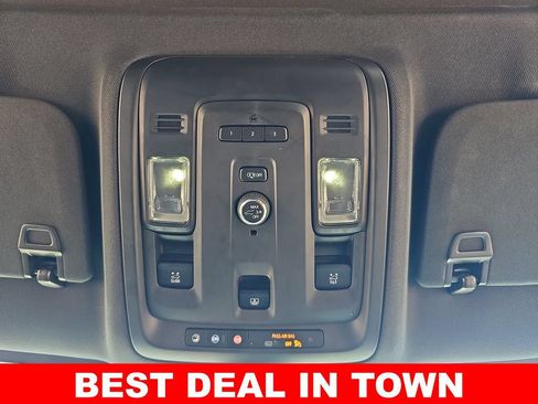 Used 2021 Chevrolet Suburban RST AWD/4WD image 32