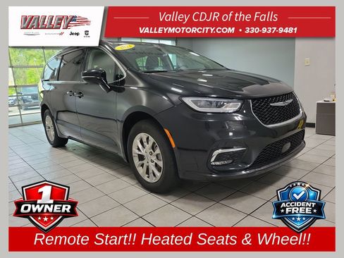 Used 2022 Chrysler Pacifica Touring-L AWD/4WD image 1