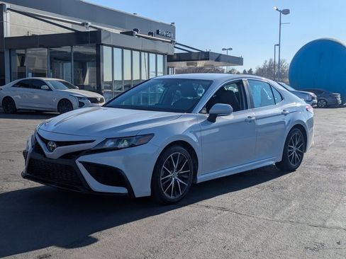 Used 2022 Toyota Camry SE image 8