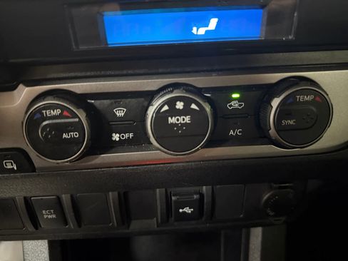 Used 2023 Toyota Tacoma SR AWD/4WD image 17