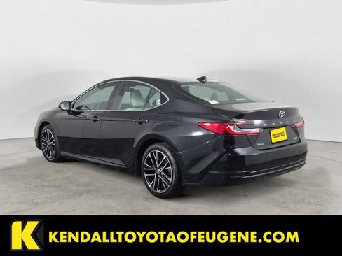 Used 2025 Toyota Camry XLE FWD image 7