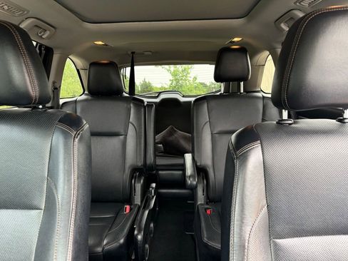 Used 2018 Toyota Highlander Limited Platinum FWD image 22