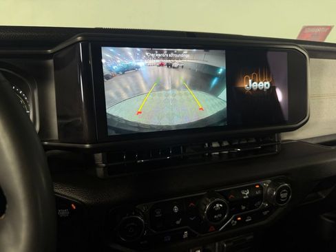 Used 2024 Jeep Wrangler Unlimited AWD/4WD image 60