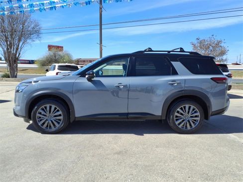 Used 2024 Nissan Pathfinder SL w/ SL Premium Package image 4