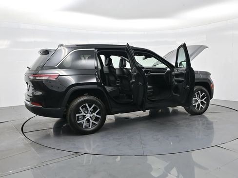 New 2025 Jeep Grand Cherokee Limited image 38