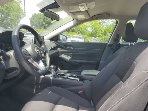 Used 2024 Nissan Altima 2.5 SV FWD image 8