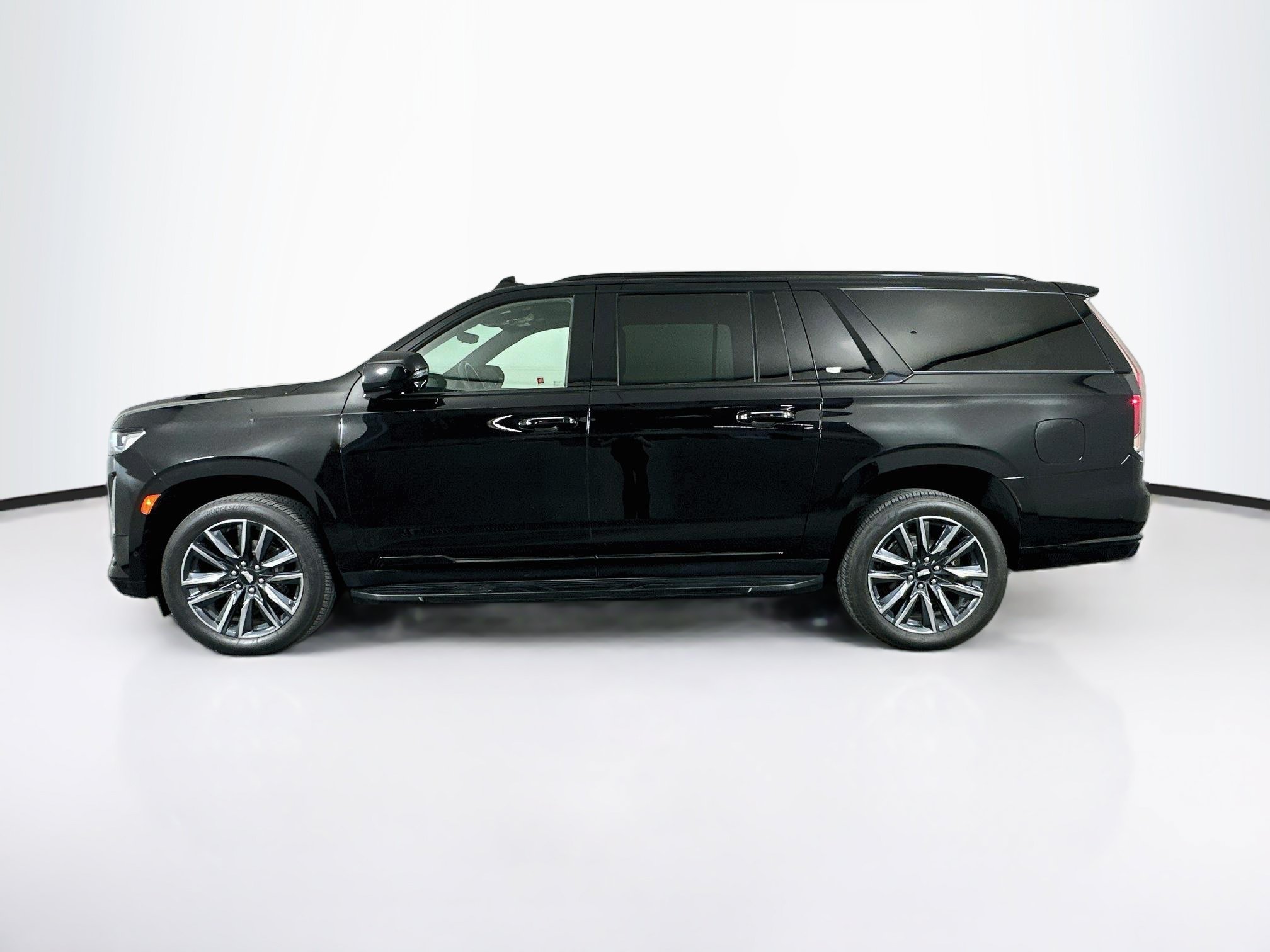 Used 2023 Cadillac Escalade ESV Sport AWD/4WD image 4