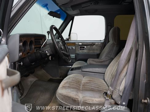 Used 1990 Chevrolet Suburban 2WD image 38
