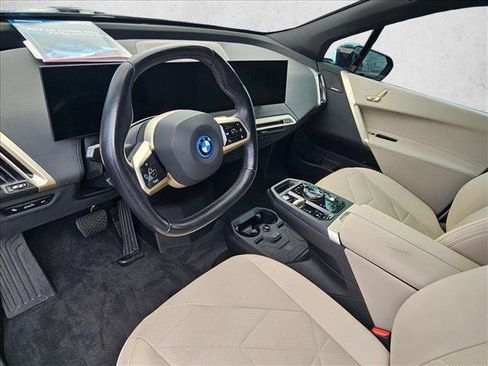 Used 2024 BMW iX xDrive50 w/ Sport Package AWD/4WD image 10