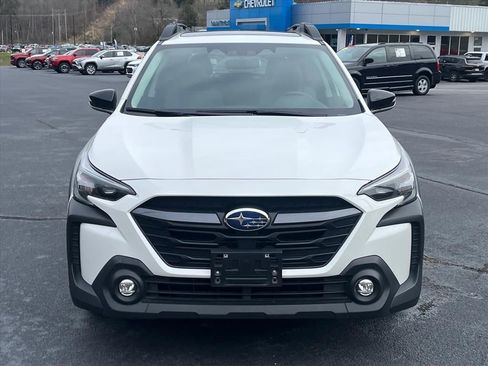 Used 2025 Subaru Outback Premium image 6