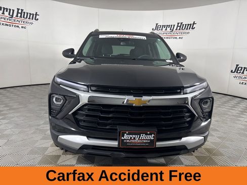 Used 2025 Chevrolet TrailBlazer LT AWD/4WD image 3
