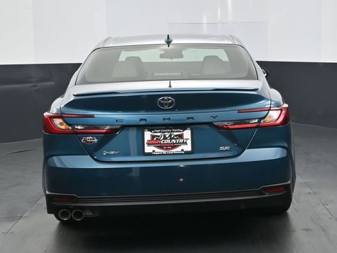 Used 2025 Toyota Camry SE image 5