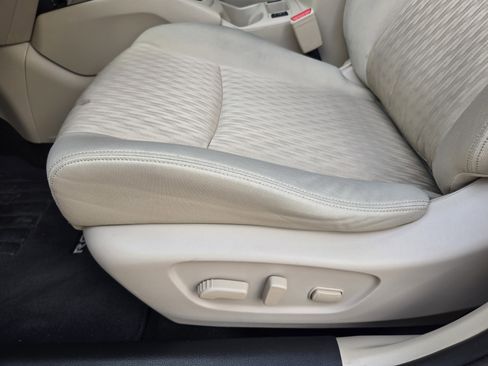 Used 2017 Nissan Rogue SV image 18