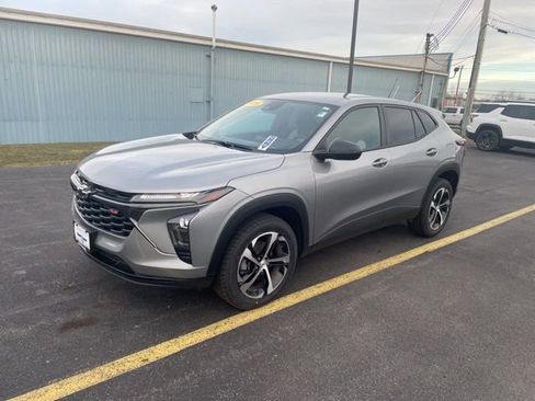 Used 2024 Chevrolet Trax RS w/ Driver Confidence Package image 11