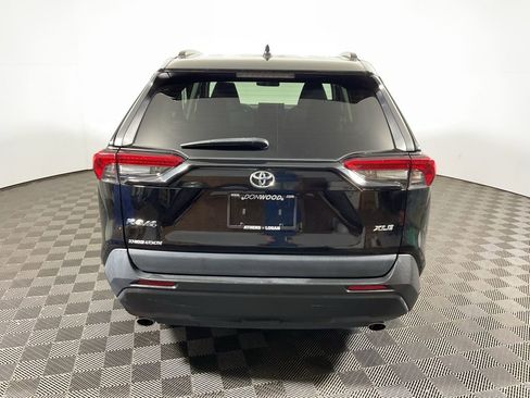 Used 2022 Toyota RAV4 XLE w/ Convenience Package image 11