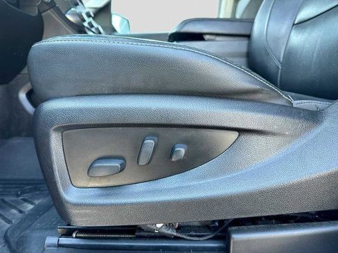 Used 2018 Chevrolet Tahoe LT w/ LT Signature Package AWD/4WD image 16