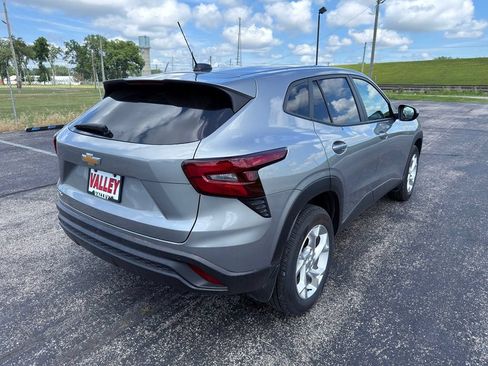Used 2024 Chevrolet Trax LS w/ LS Convenience Package FWD image 14
