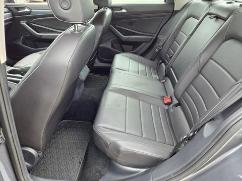 Used 2024 Volkswagen Jetta SE FWD image 10