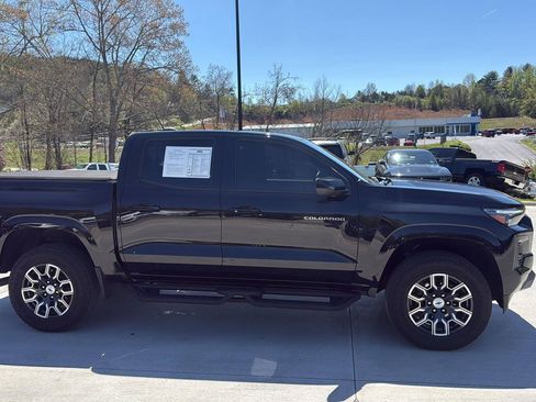 Used 2023 Chevrolet Colorado Z71 w/ Z71 Convenience Package 2 AWD/4WD image 3