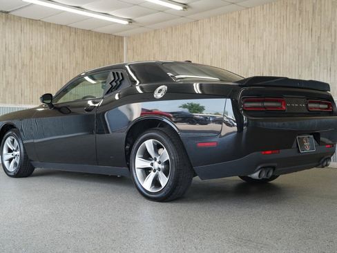 Used 2019 Dodge Challenger SXT RWD image 7