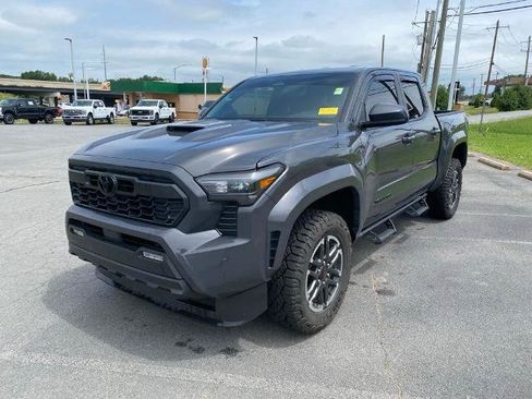 Used 2025 Toyota Tacoma TRD Sport AWD/4WD image 3