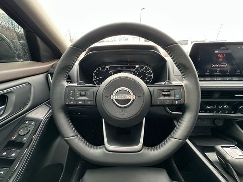 Used 2023 Nissan Rogue SV w/ SV Premium B Package image 8