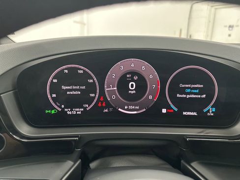 Used 2024 Porsche Cayenne Coupe image 13