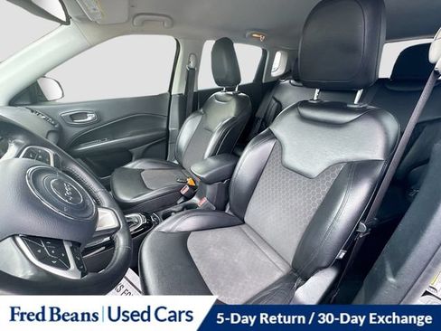 Used 2018 Jeep Compass Latitude AWD/4WD image 26