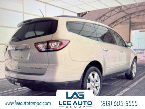 Used 2016 Chevrolet Traverse LT w/ Style and Technology Package image 2