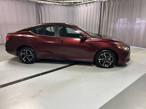 Used 2025 Nissan Sentra SV FWD image 8