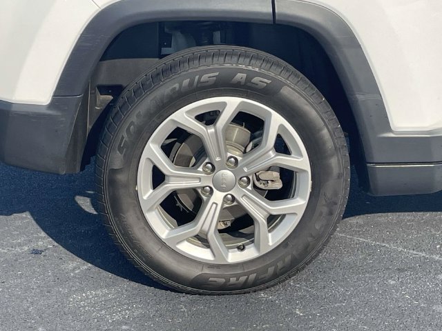 Used 2024 Jeep Compass Latitude AWD/4WD image 9